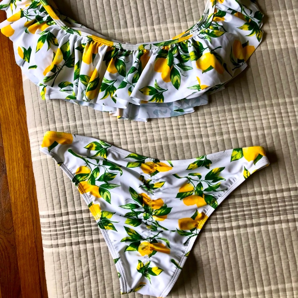 NWOT…Cabana Del Sol Swim Suit 🍋